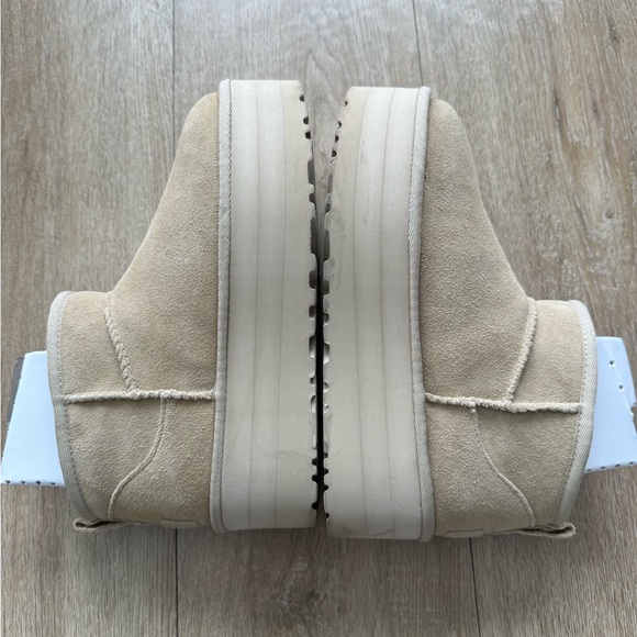 UGG Classic Ultra Mini Platform Boots - Picture 8 of 9